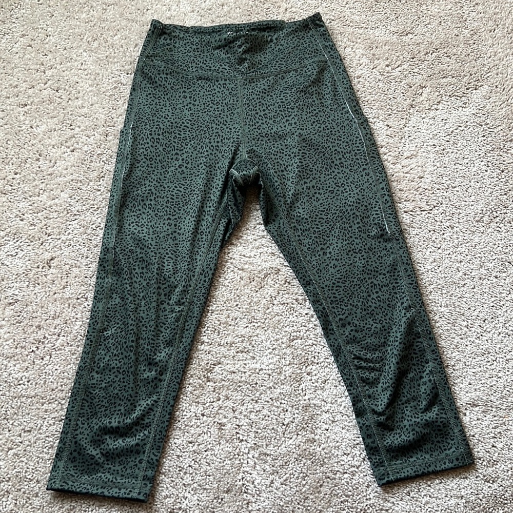 Tek Gear women’s capri workout leggings, size small NWOT